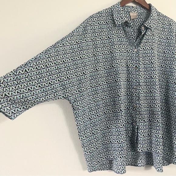 Chico’s Lightweight Blue Geometric Print Button Down Blouse 3/4 Sleeves 2 12/14 - Picture 4 of 9
